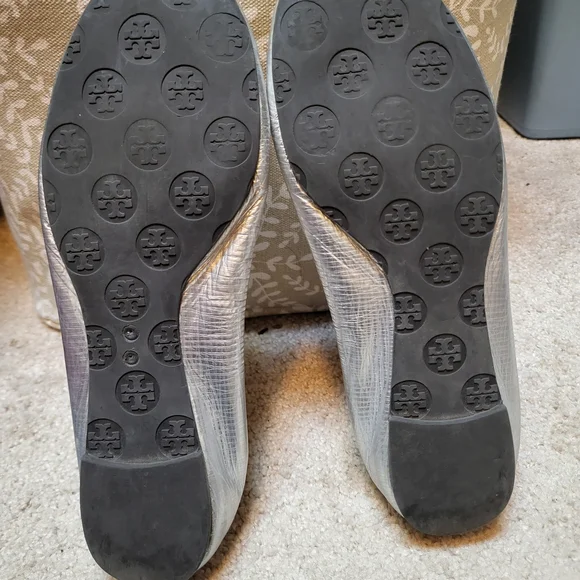 Tory Burch Silver Reva Ballet Flats - Size 9.5M - Picture 5 of 9
